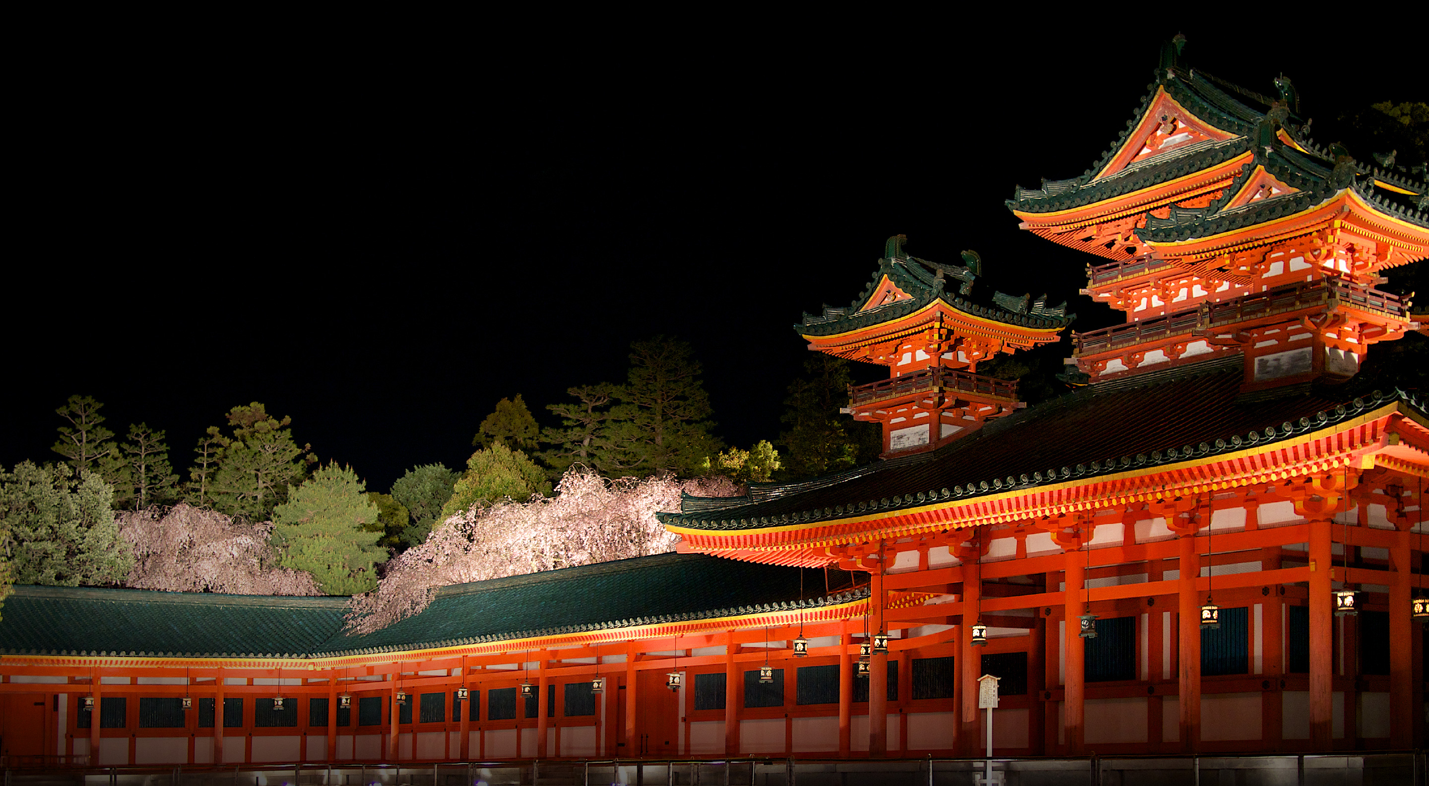 平安神宮の夜景写真